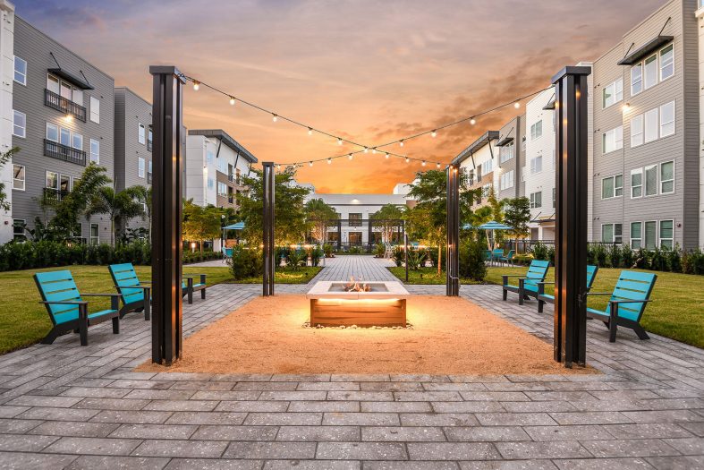 4.HPA Lyra Sarasota Courtyard