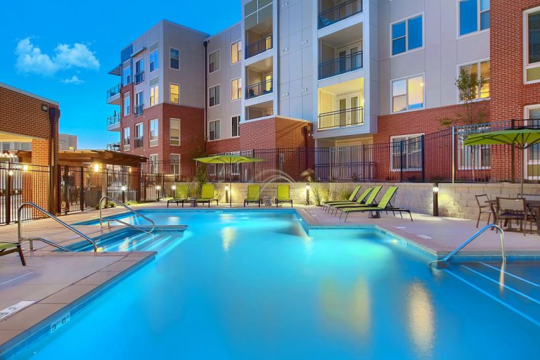 Humphreys Partners Architects The Vue at Creve Coeur Pool