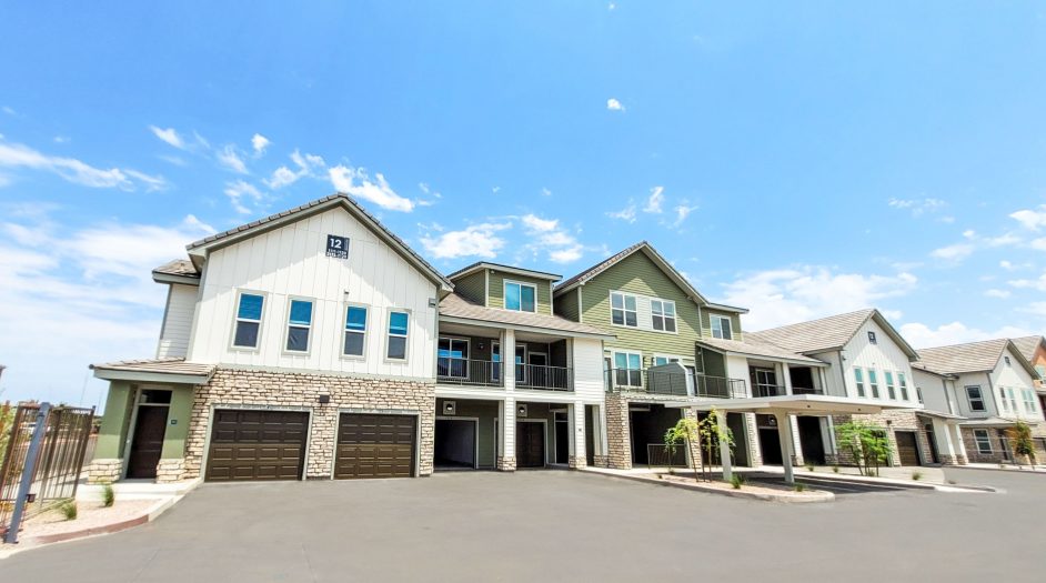 ThePlazaTaos_Apartments_ChandlerAZ_Grounds (2)_1